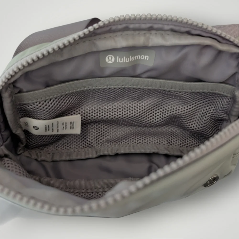 Lululemon Everywhere Belt Bag 1L - Picture 7 of 8